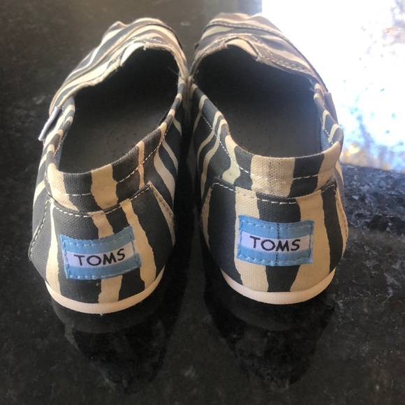 Brand new no box toms 5.5 - Picture 3 of 6